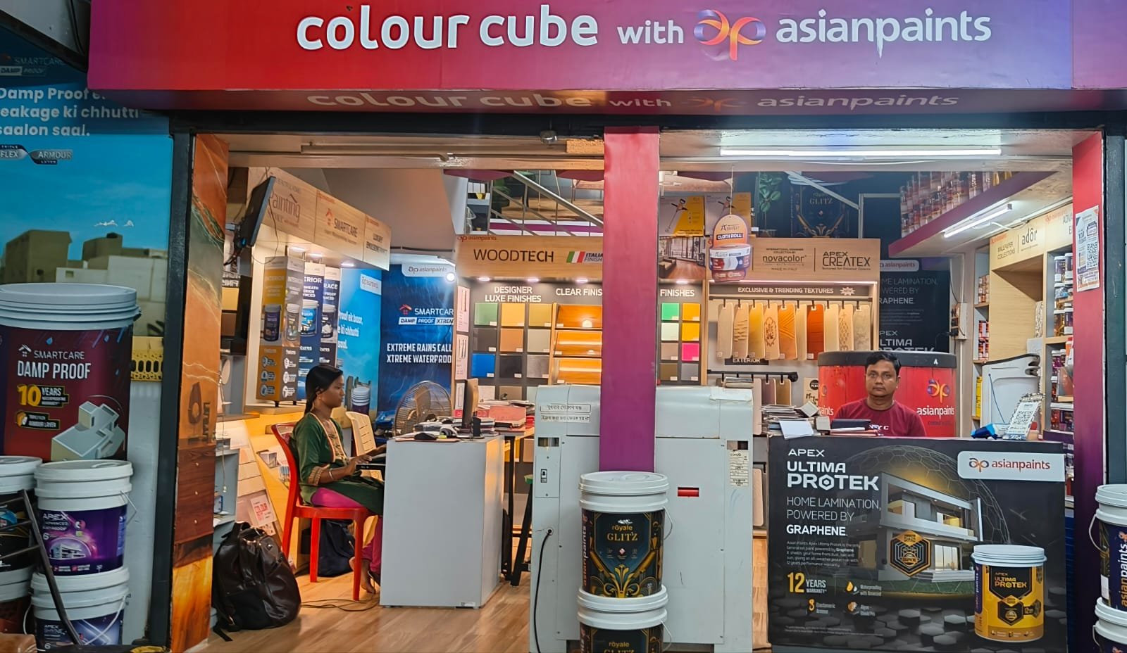 Main Showroom & Color Consultation Counter